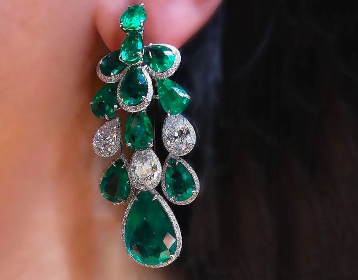 Orecchino pendente con smeraldi e diamanti, Emerald Collection