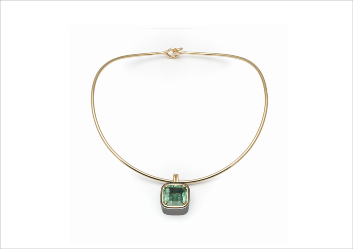 Antonini, collana con smeraldo di 17 carati