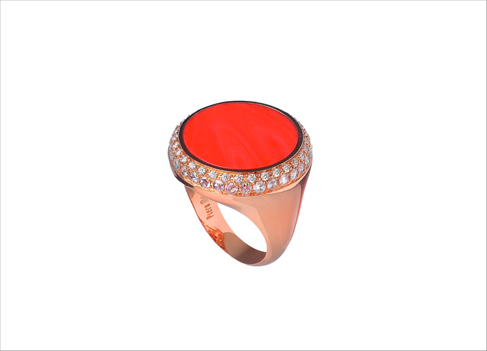 Anello della collezione Capri, in oro rosa, corallo e diamanti