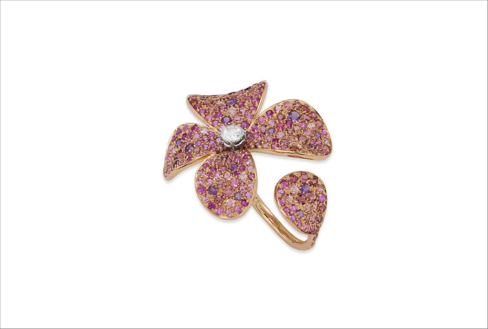 Anello a forma di fiore con diamante con taglio antico al centro, zaffiri rosa, ametiste e tormaline