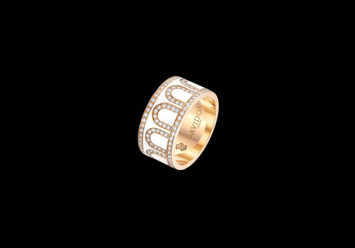 Anello in oro 18 carati con ceramica bianca e diamanti
