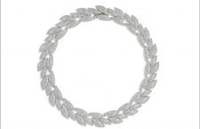 White gold necklace with full diamond pavé