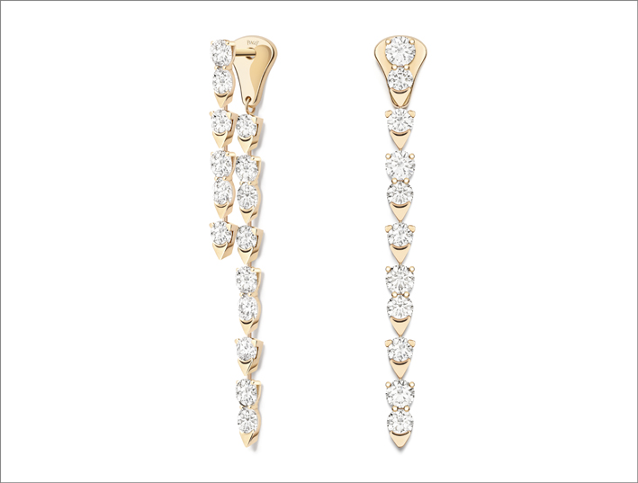 Orecchini in oro rosa 18K, 2 catenelle su ciascun orecchino con diamanti, 3 modi di indossare gli orecchini: solo le borchie, con catenella con diamanti o uno e uno in modo asimmetrico. Totale di 30 diamanti taglio brillante (circa 2,73 carati)