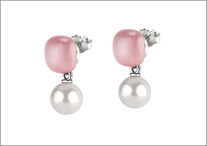 Orecchini con perle e gemme rosa