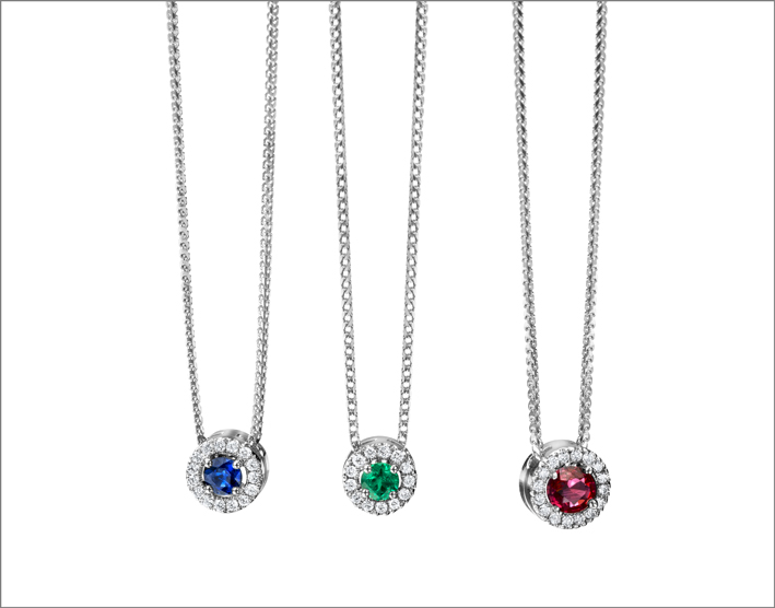 Pendenti con diamanti, zaffiro, smeraldo e rubino