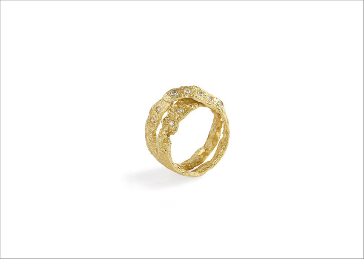 Anelli in oro con diamanti della collezione Colibrì