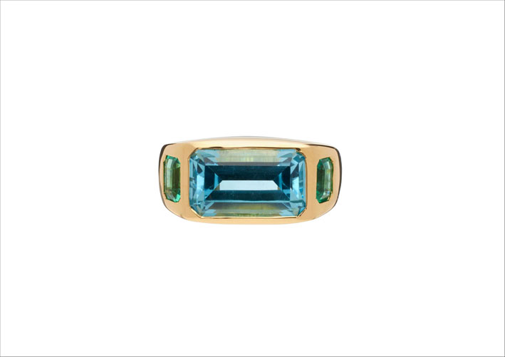 Anello in oro 18 carati, topazio blu e smeraldi