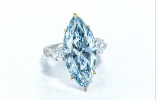 Anello con diamante blu di 12,11 carati, taglio marquise