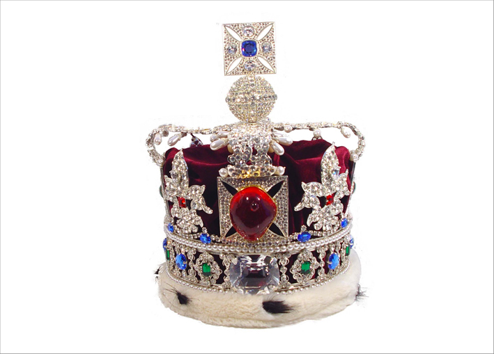 Al centro della corona il Rubino del Principe Nero, che in realtà è uno spinello