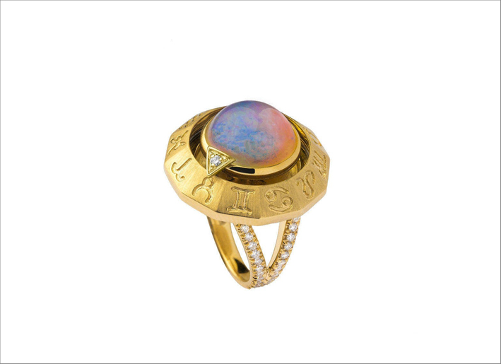 Anello in oro della collezione Astronomica con opale e diamante