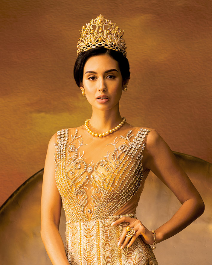 Celeste Cortesi, Miss Filippine, indossa gioielli di Jewelmer