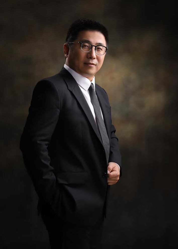 Zhen Huang, Presidente di Yuyuan Inc. e CEO del Gruppo Yuyuan &Jewelry & Fashion