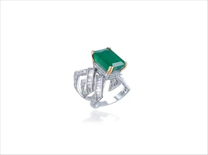 Anello con smeraldo di 8,58 carati dello Zambia e diamanti taglio baguette 