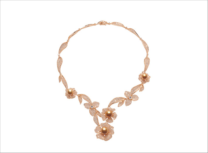 Collana in oro con motivo floreale, con perle e diamanti