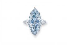 Diamante blu da 12,11 carati, taglio marquise, montato su anello