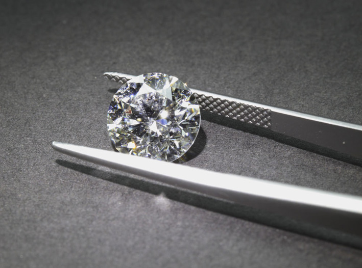Diamante Tiffany nel laboratorio alle Mauritius
