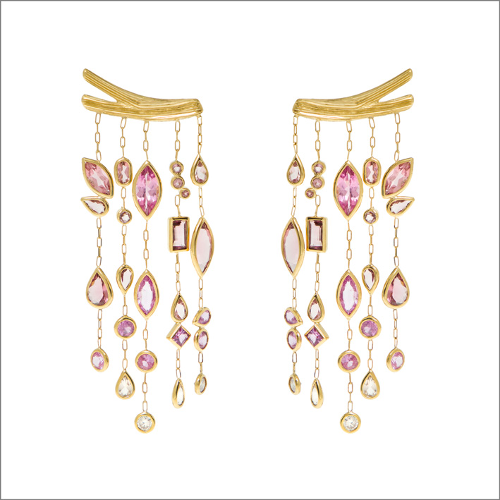 Orecchini ispirati ai fiori di mandorlo, in oro 18 carati, tormaline rosa, zaffiri rosa, morganiti e diamanti rosa