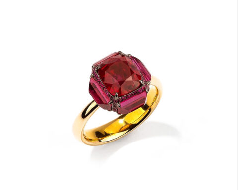 18k yellow gold ring, Burma ruby 3.38 cts, four cushion shaped rubies 2.70 cts