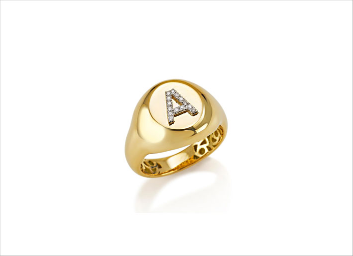 Anello chevalier in oro 18 carati, con iniziale personalizzabile in diamanti 