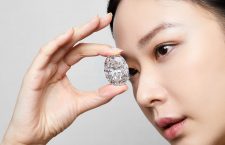 Diamante ovale impeccabile D Color da 102,39 carati