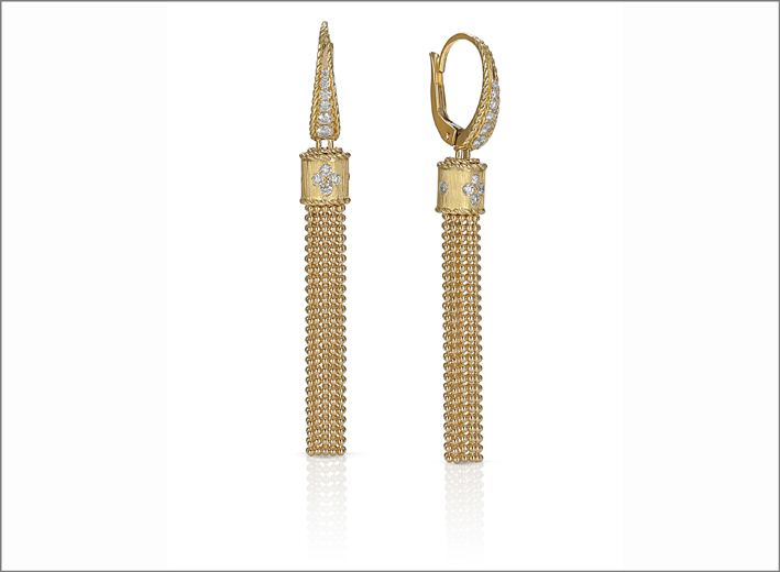 Yellow gold tassel earrings with satinized finish and white gold