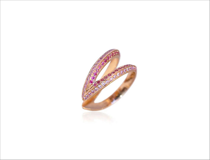 Anello Modernist in oro rosa, diamanti e zaffiri rosa
