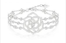 Bracelet, 18K white gold, 3 white gold chains adorned with diamonds set with a total of 181 brilliant-cut diamonds
(approx. 2.17 cts) and 4 marquise-cut diamonds (approx. 0.61 ct)