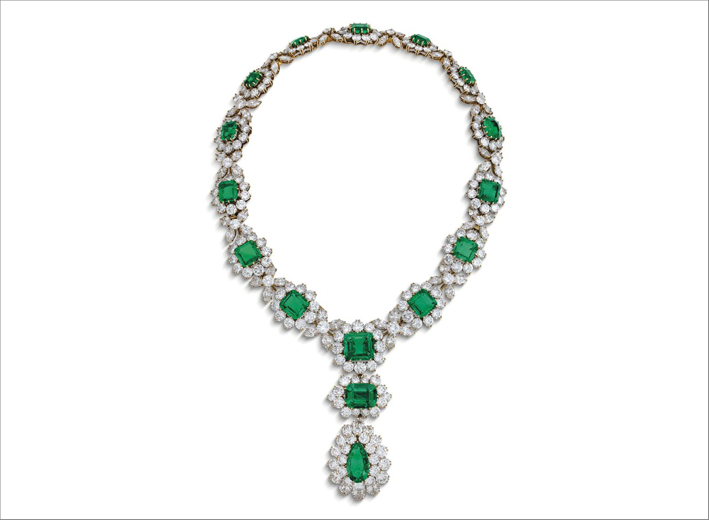 Collana di Bulgari con smeraldi e diamanti