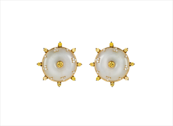 Collezione Celeste, orecchini in giada bianca con diamanti e zaffiri gialli
