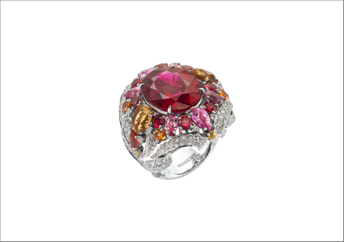 Anello Guardian Lions, con una rubellite di 9,4 carati, zaffiri rosa, arancioni e gialli, rubini e diamanti