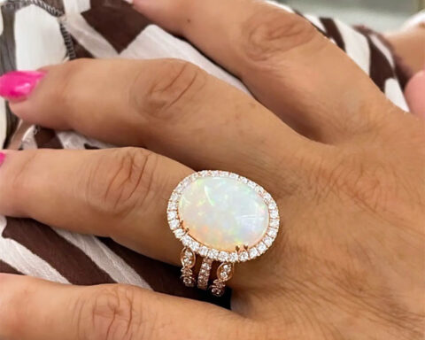 Anello in oro rosa con opale