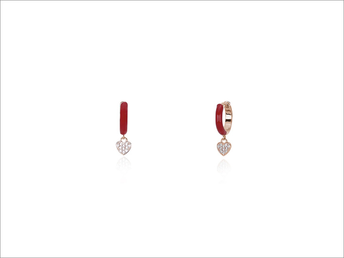 Orecchini con smalto rosso e cubic zirconia