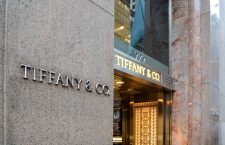 Lo store di Tiffany all'angolo tra la 57a Strada e Fifth Avenue, New York