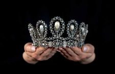 La tiara composta da perle naturali e diamanti