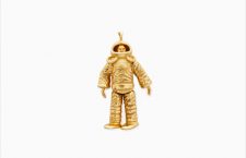 Ciondolo Spaceman in oro giallo massiccio 18 carati