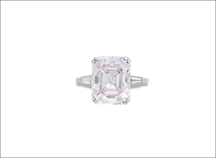Anello di diamanti fancy rosa violaceo di Boucheron 