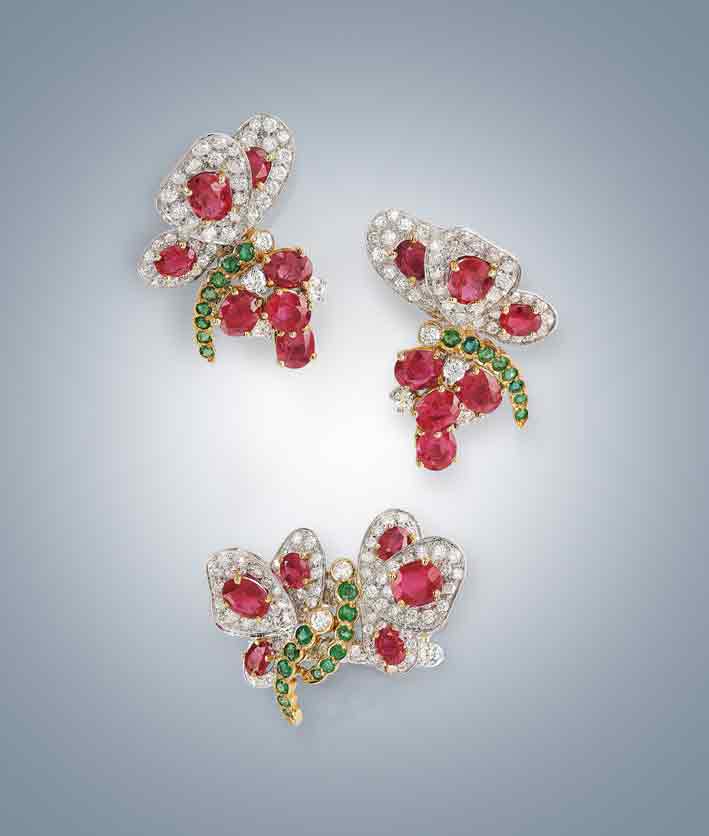 Parure a forma di farfalla di Chantecler, con brillanti, rubini e smeraldi