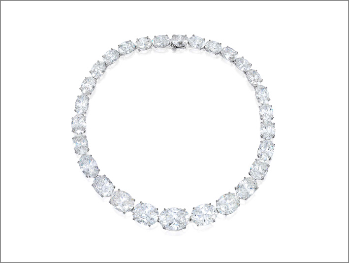 collana di Andrew Clunn con 28 diamanti a forma ovale graduata per un totale di oltre 168 carati