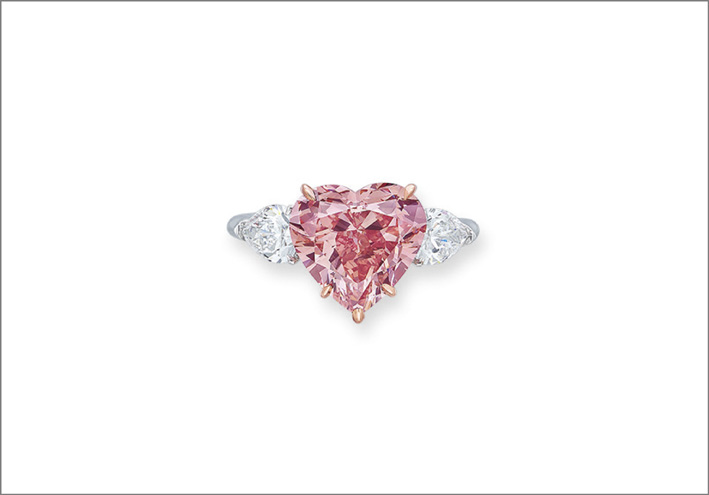 Anello con diamante rosa a forma di cuore da 4,19 carati