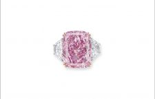 Il diamante viola-rosa Sakura di 15,81 carati