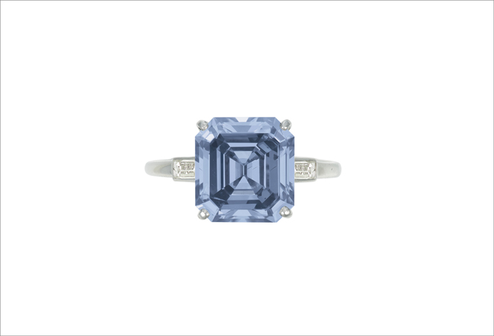 anello di diamanti grigio-blu di 4,10 carati