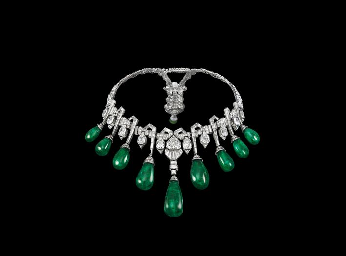 Collana in oro bianco, diamanti e smeraldi di Van Cleef & Arpels, 1929