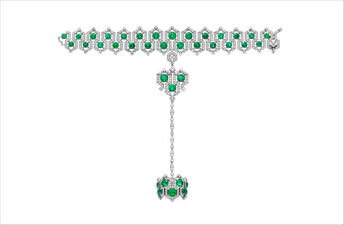 Ornamento per capelli Kheon con smeraldi e diamanti. Foto di Maxime Govet