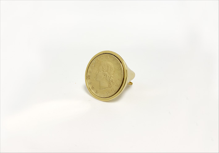 Anello in bronzo con moneta in lire italiane