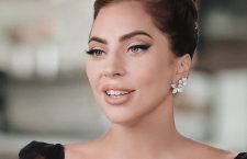 Lady Gaga indossa gli orecchini Stella in Fiore in diamanti bianchi durante l’intervista su 60
Minutes - CBS News