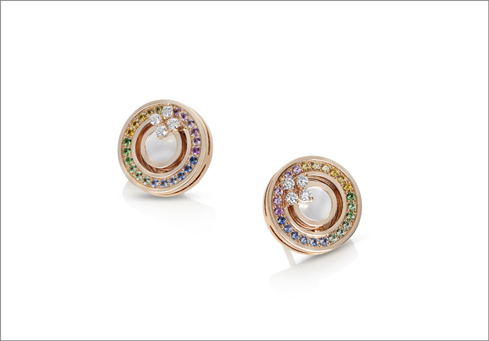 Round design earrings in rose gold with mother of pearl, sapphires, green garnet and diamonds