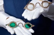 I due occhiali Astaneh Ye Ferdaws (smeraldi) e Halqeh Ye Nur (diamanti)