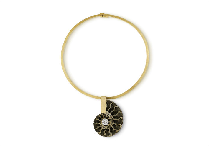 Francesca Grima, collana con conchiglia Ammonite fossile, diamanti e oro