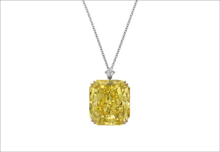 Diamante fancy giallo vivido di 70,19 carati, chiarezza VS2