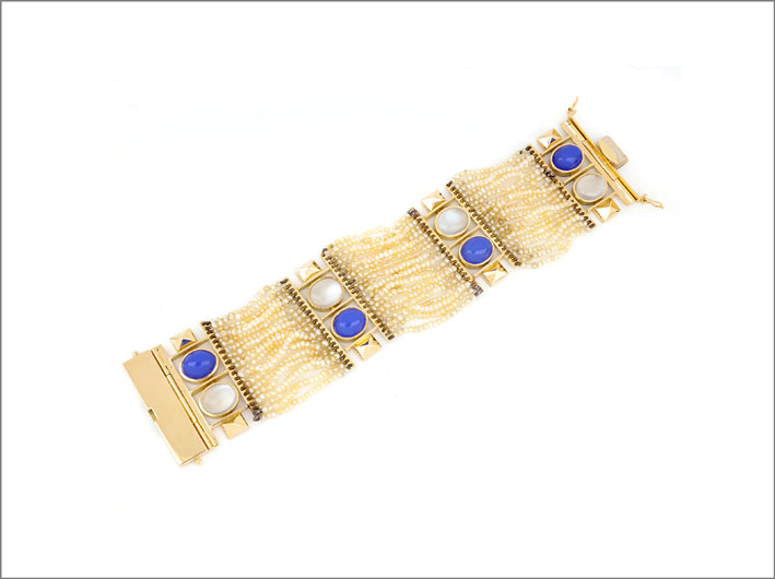 Bracciale di Giorgio Facchini in oro, micro perle, adularia e calcedonio